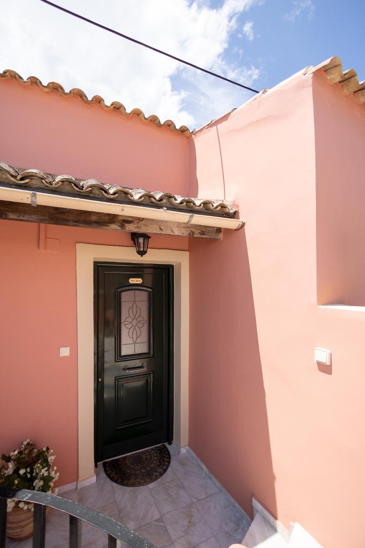 Hotel Swan House - Panoramic View In Kommeno