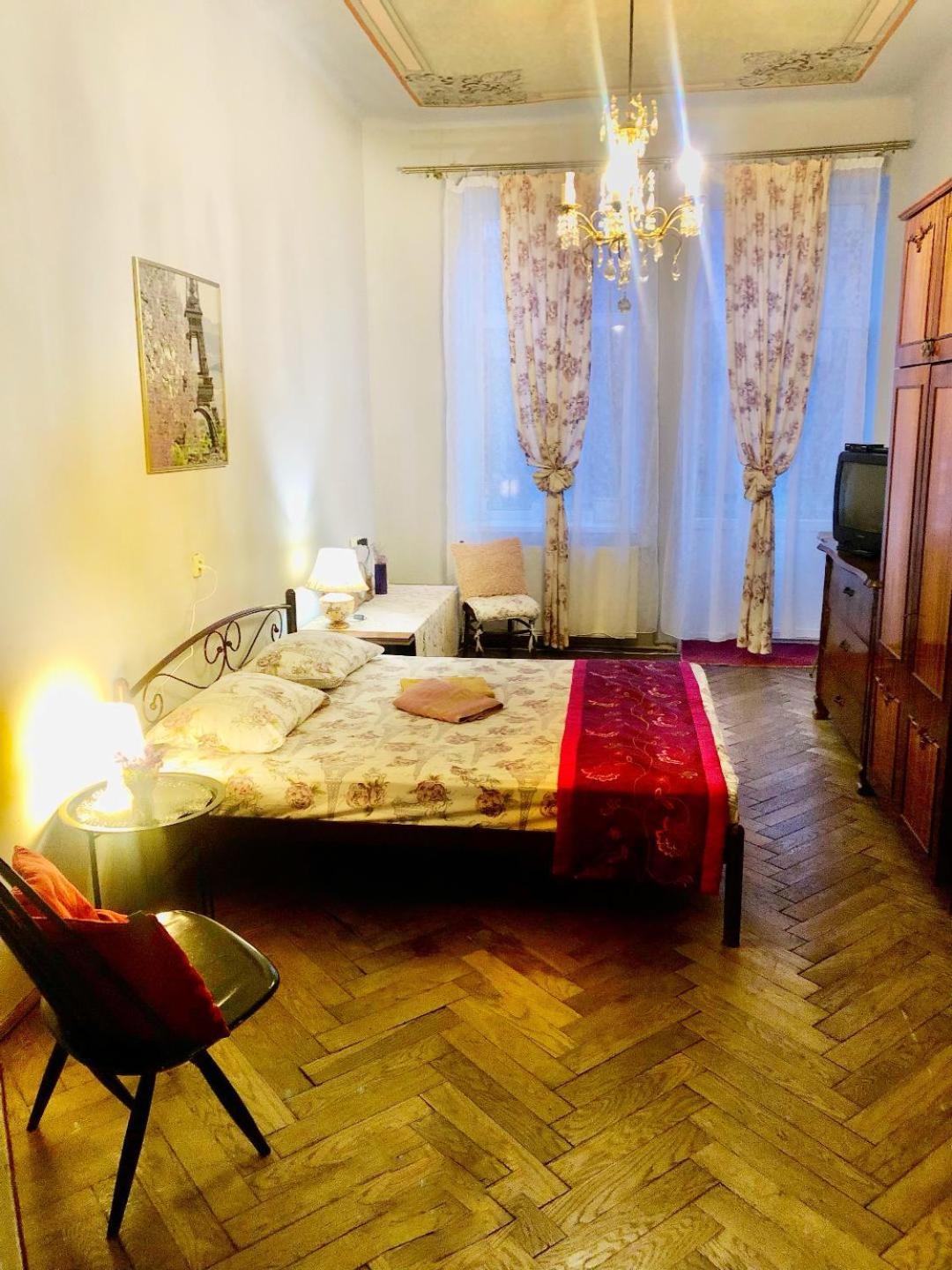 Vintage Apartment 2 rooms with Balcony view 2