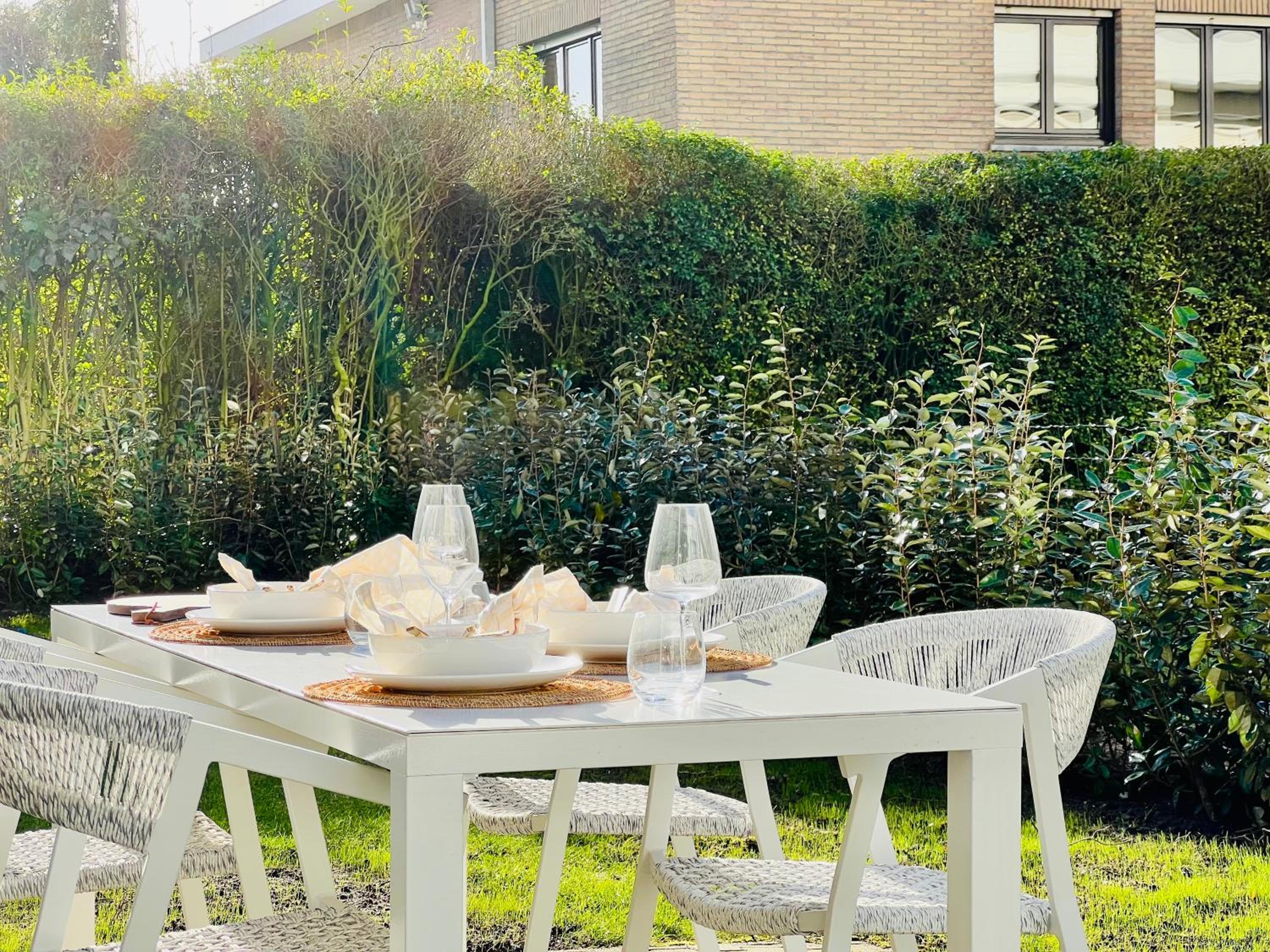 Gelijkvloers appartement met prive parking