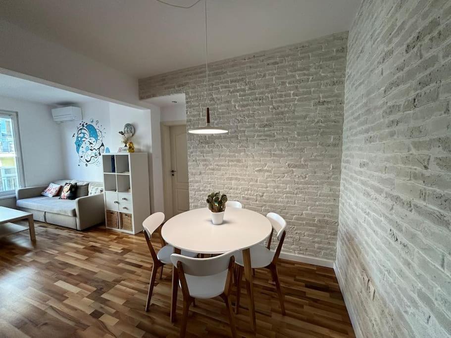 Family friendly downtown apart