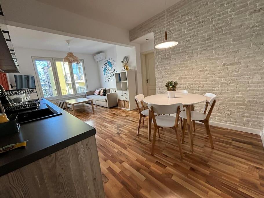 Family friendly downtown apart