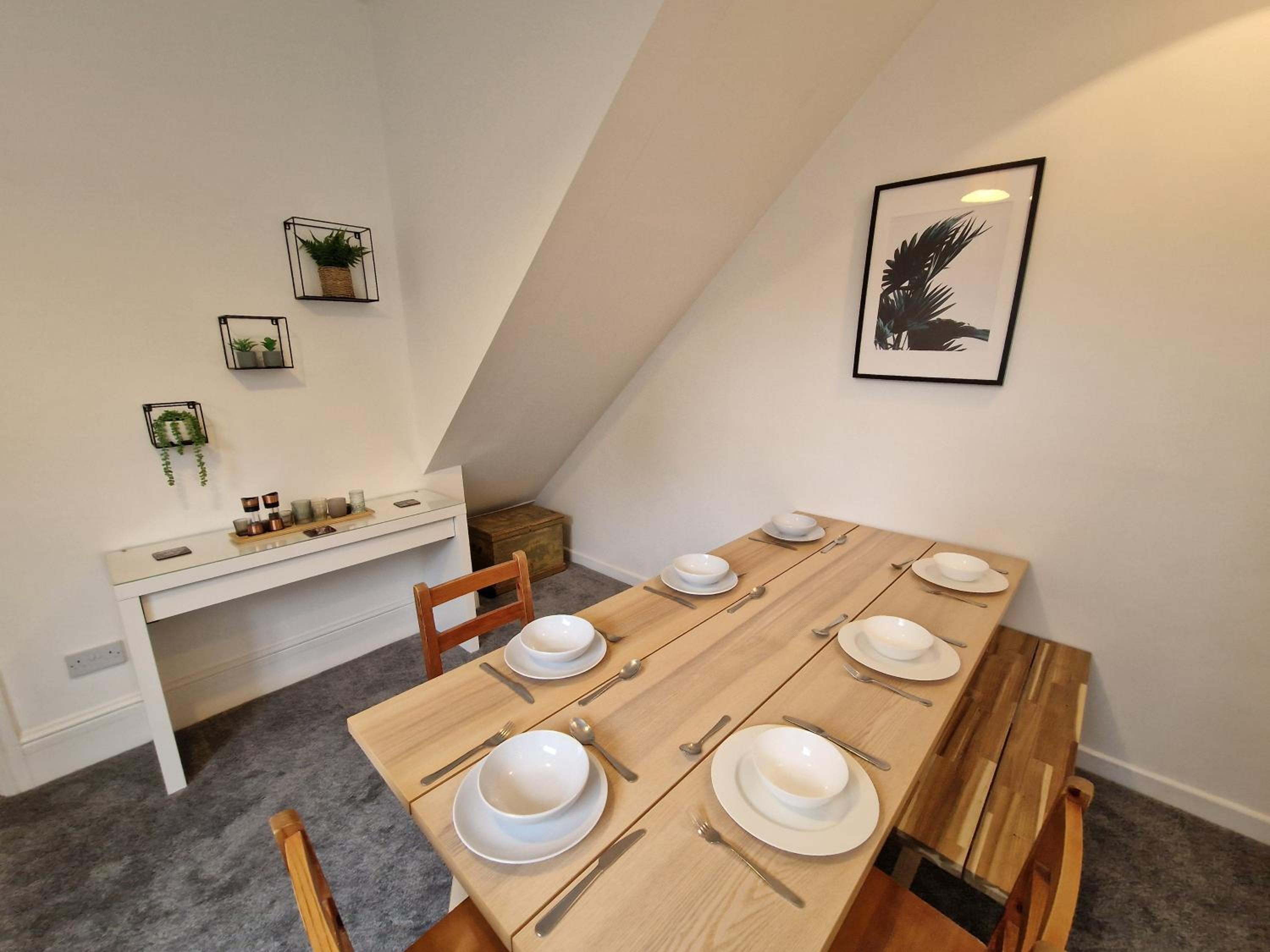 5 Bedroom modern home with parking. Near Brecon Beacons & Bike Park Wales view 3