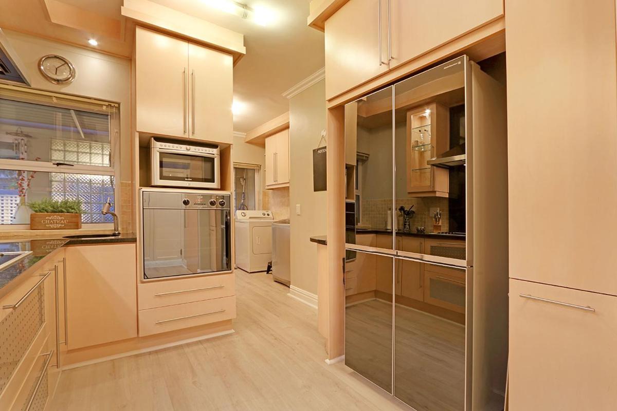 Bayview 30 by HostAgents