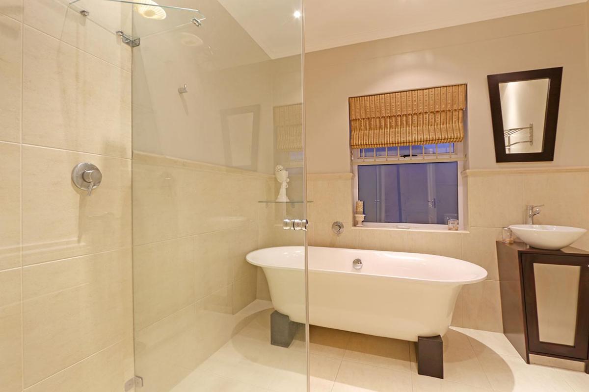Bayview 30 by HostAgents