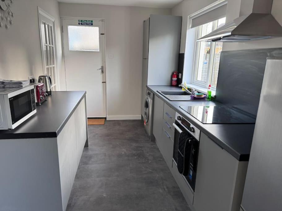 4 Bed House, Glenrothes sleeps 5 view 3