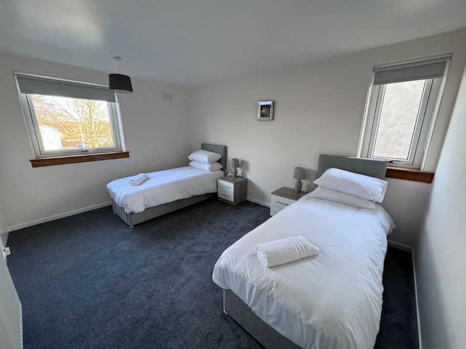 4 Bed House, Glenrothes sleeps 5 view 4