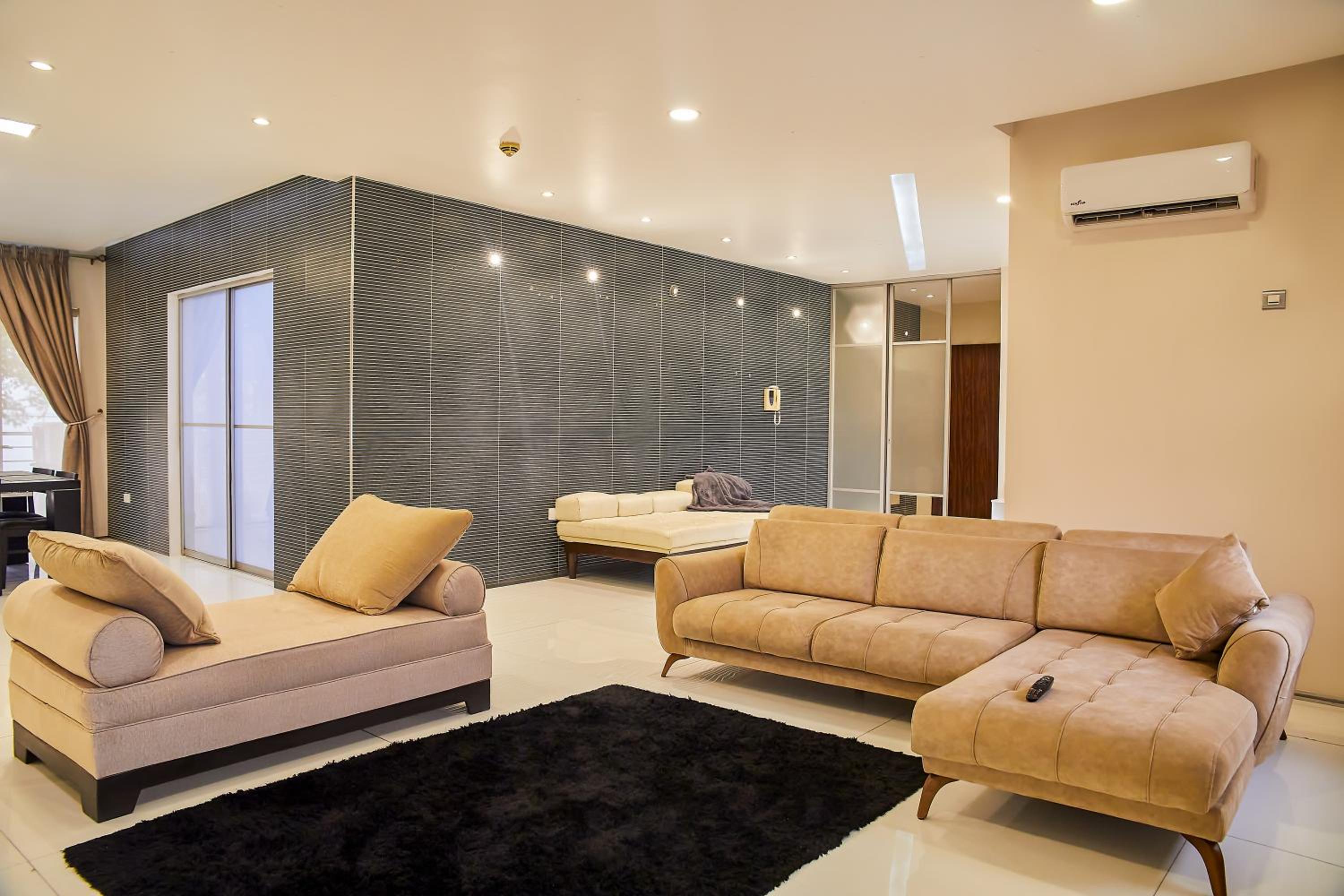 Impeccable 3-Bed luxury Apartment in ikoyi Lagos view 4