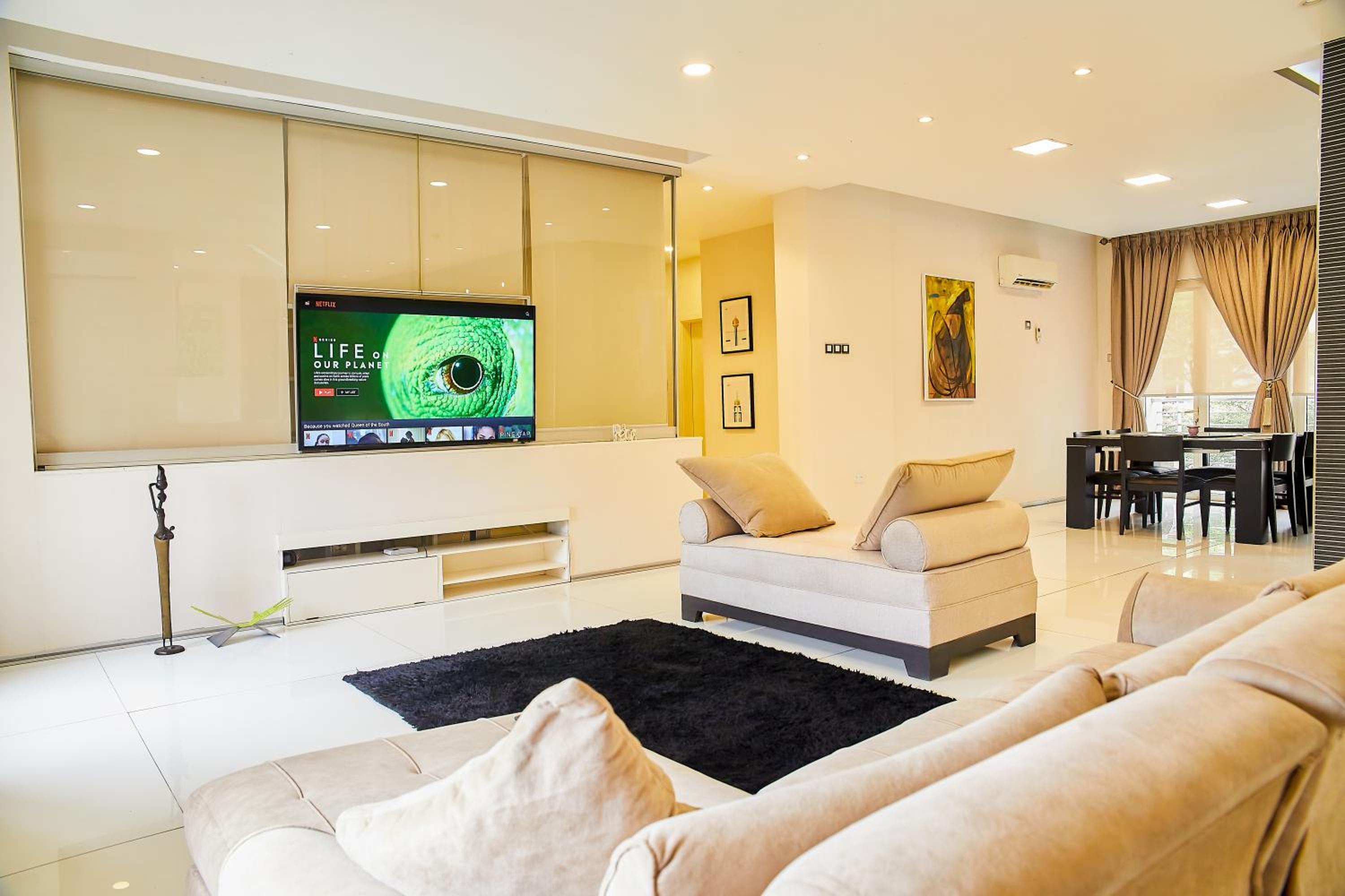 Impeccable 3-Bed luxury Apartment in ikoyi Lagos view 5