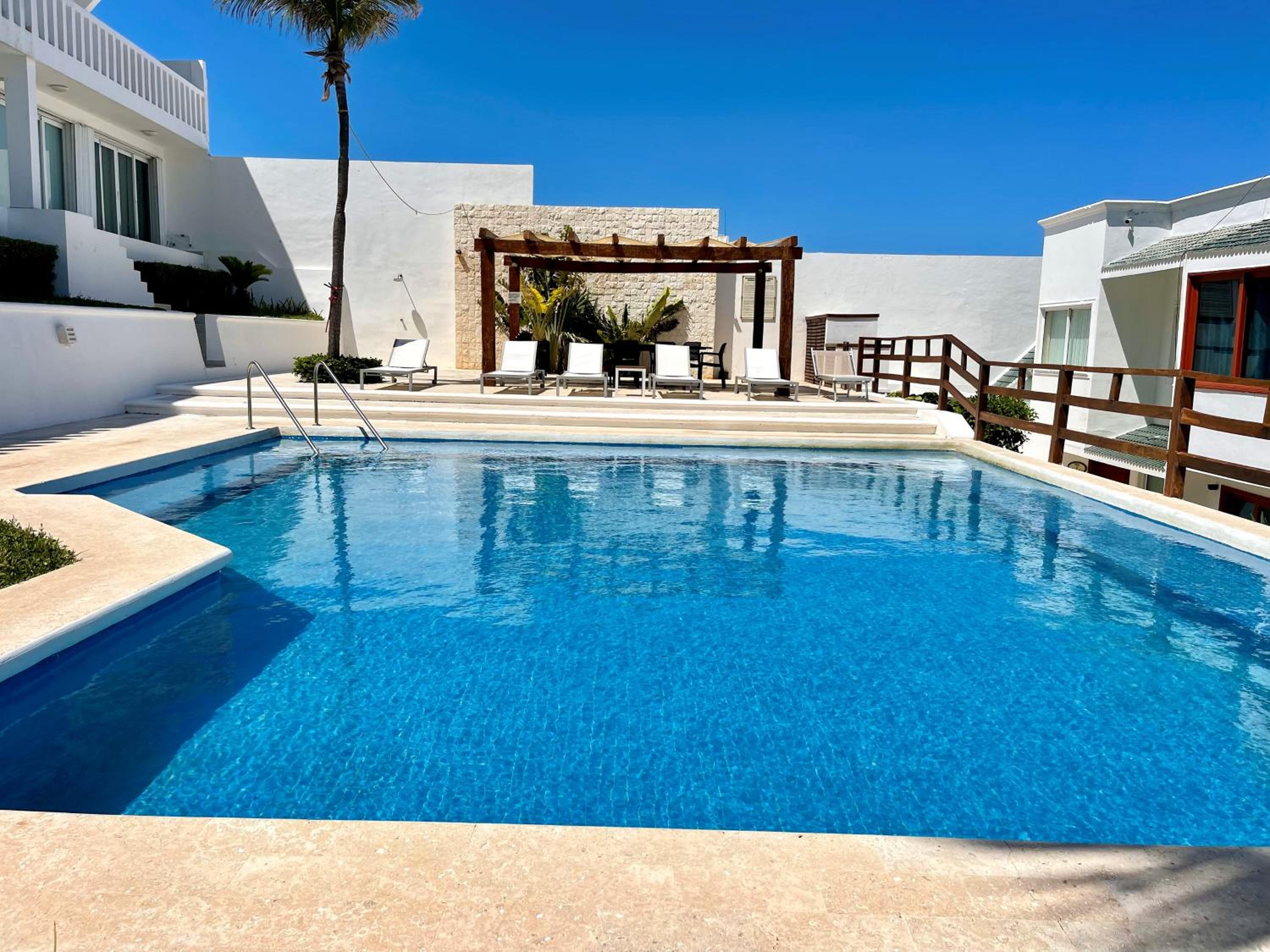 Beachfront Residence with Pool & Stunning Views