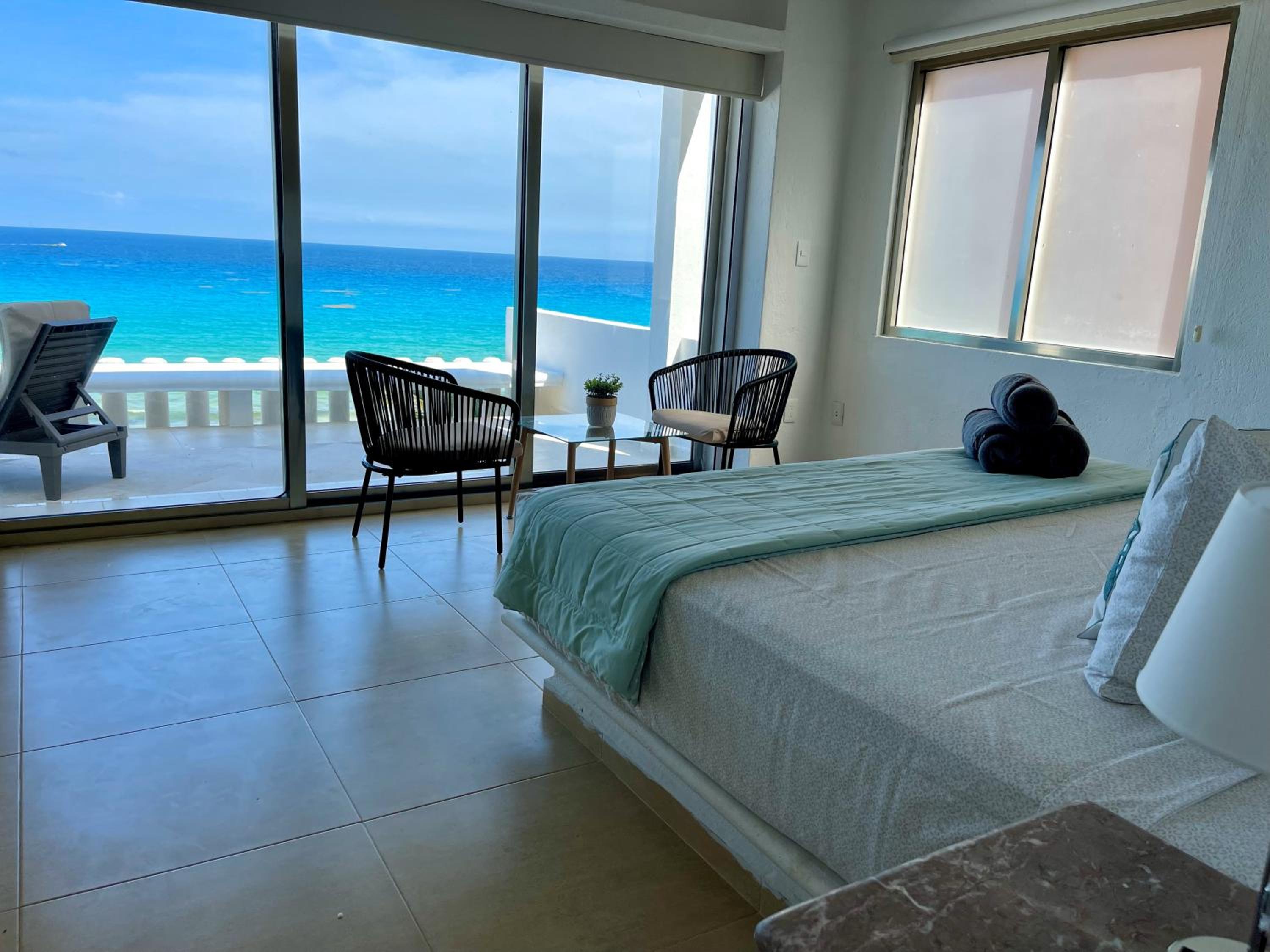 Beachfront Residence with Pool & Stunning Views