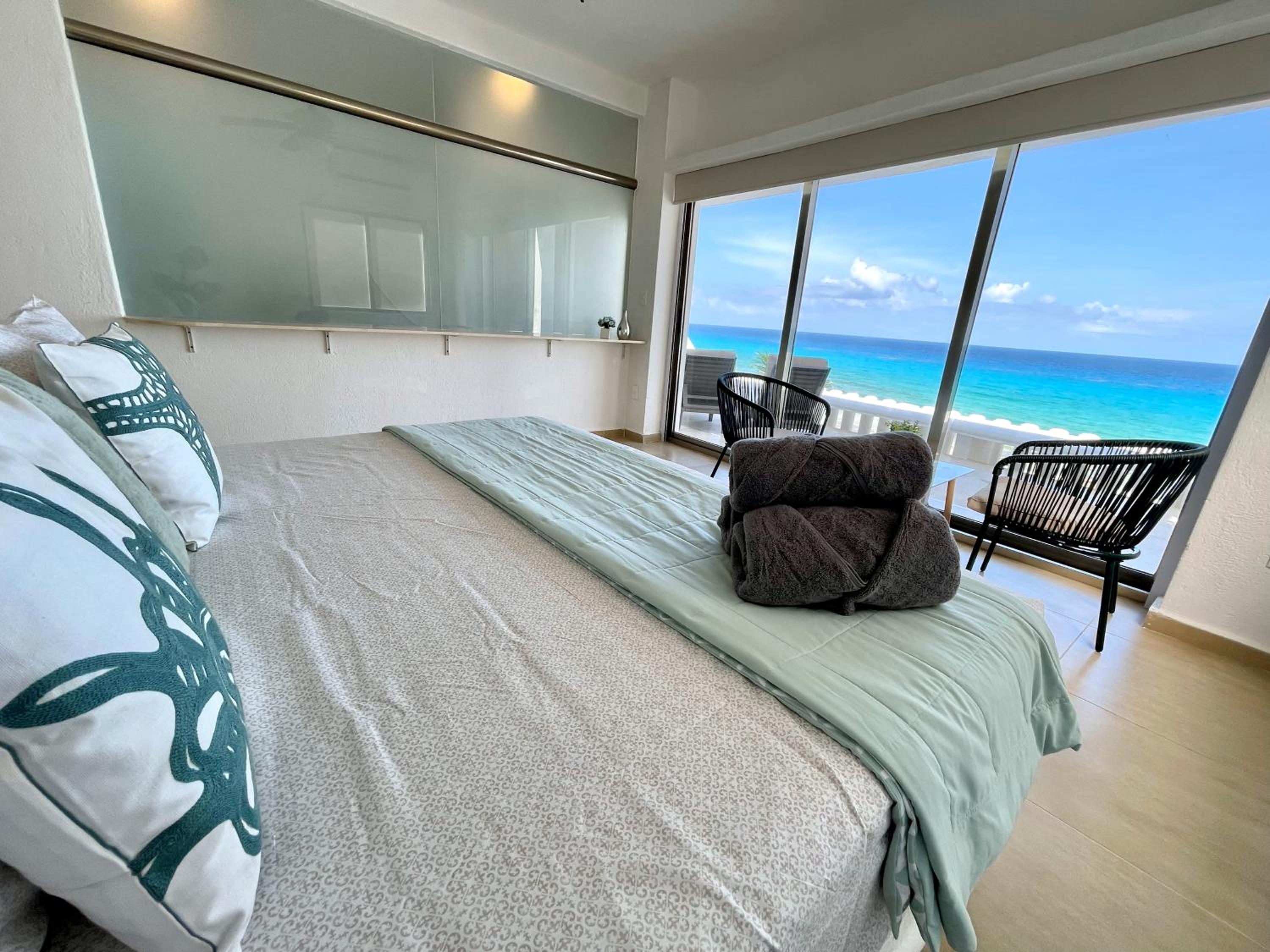 Beachfront Residence with Pool & Stunning Views