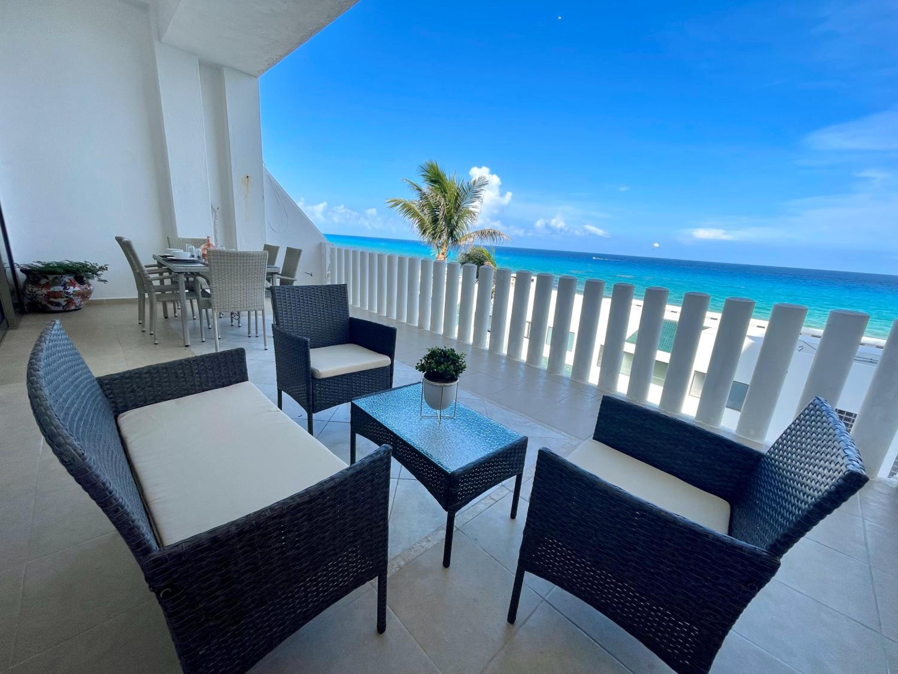 Beachfront Residence with Pool & Stunning Views
