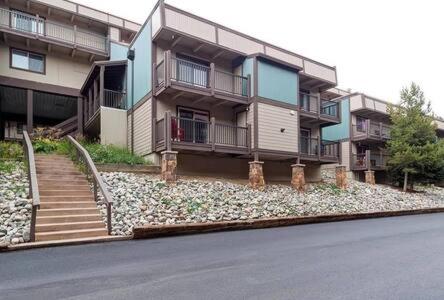 Ski Breck Condo Clubhouse and Free Breck Shuttle