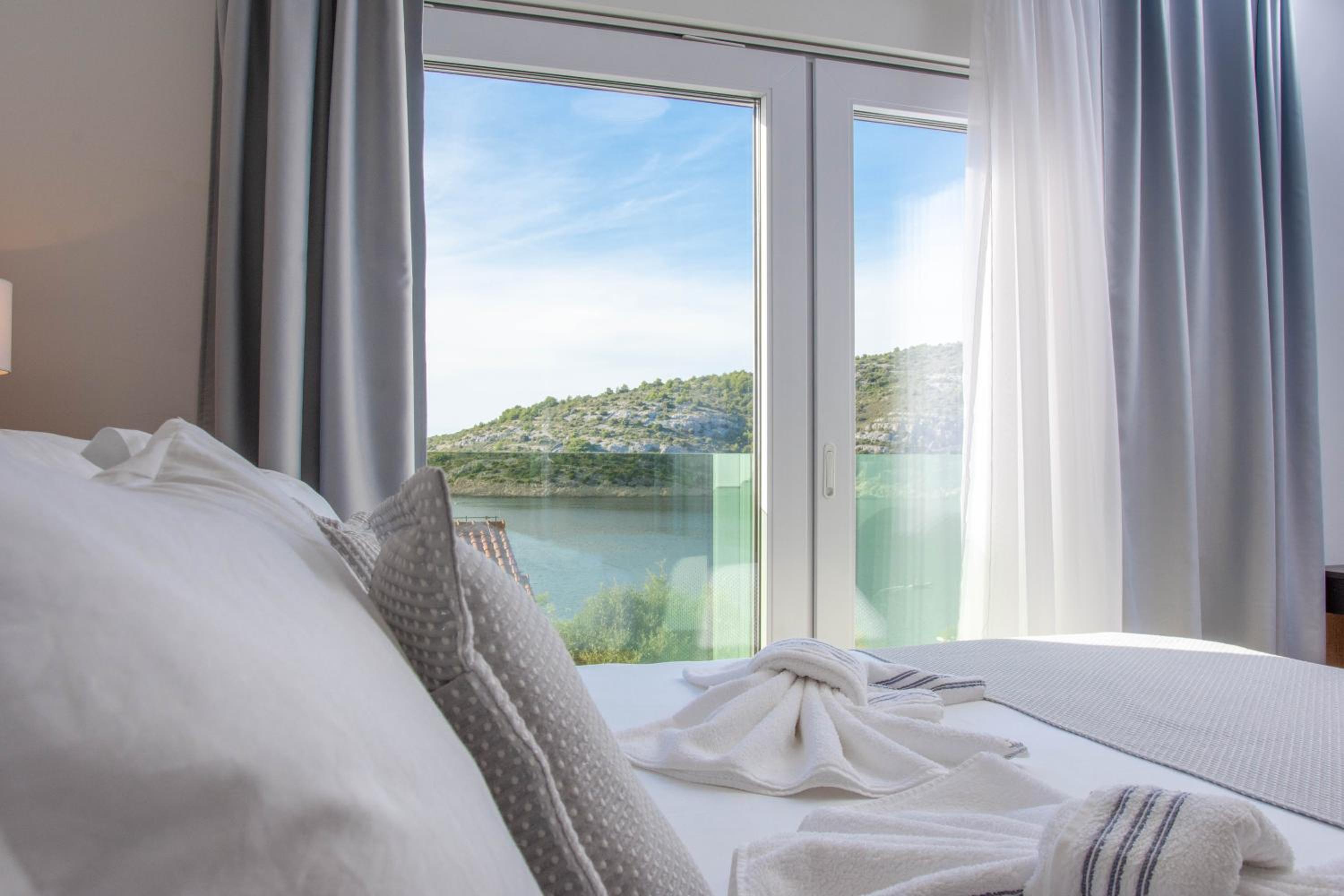 Villa Esquel - Beachfront, heated pool view 5