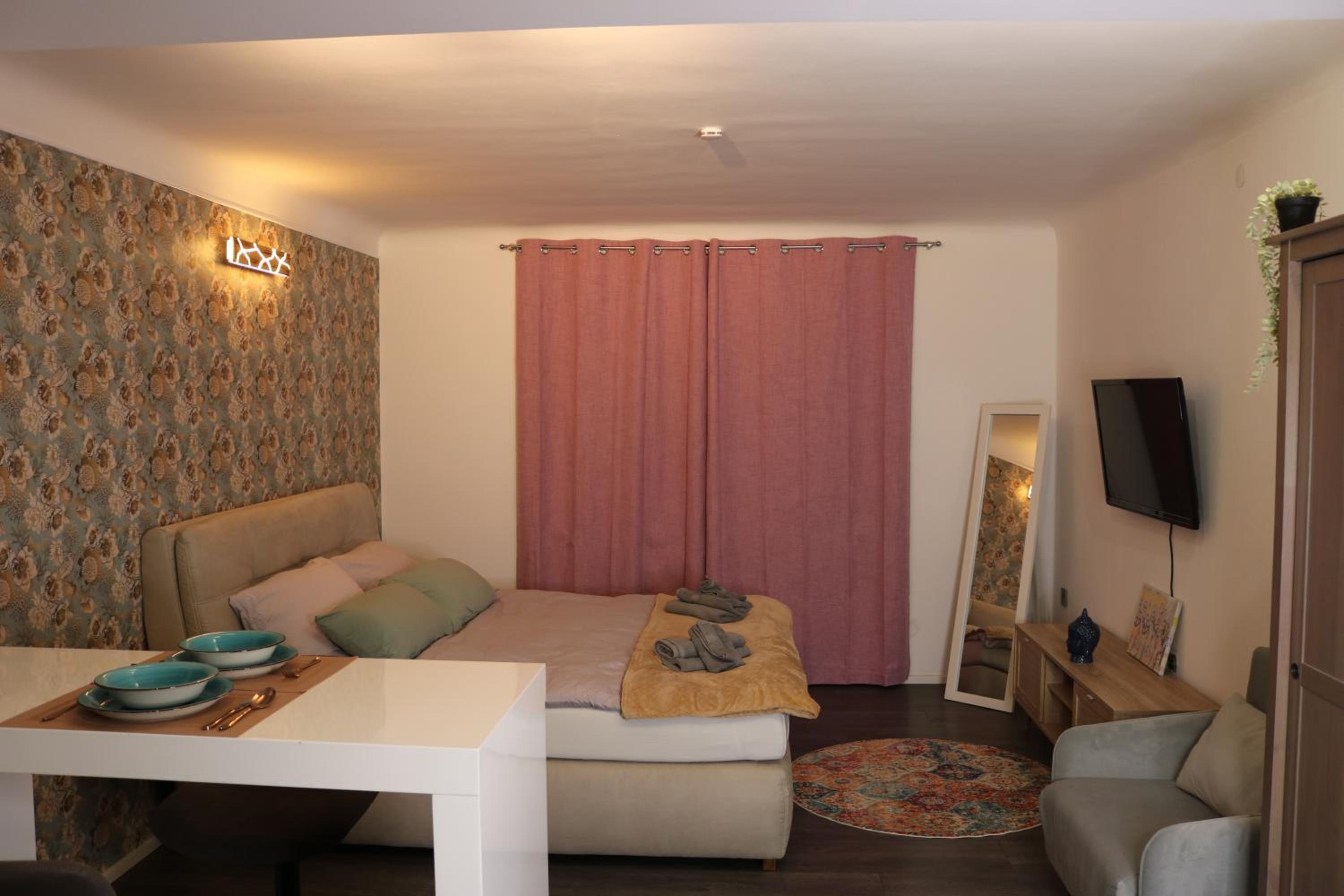 Philux City Apartment