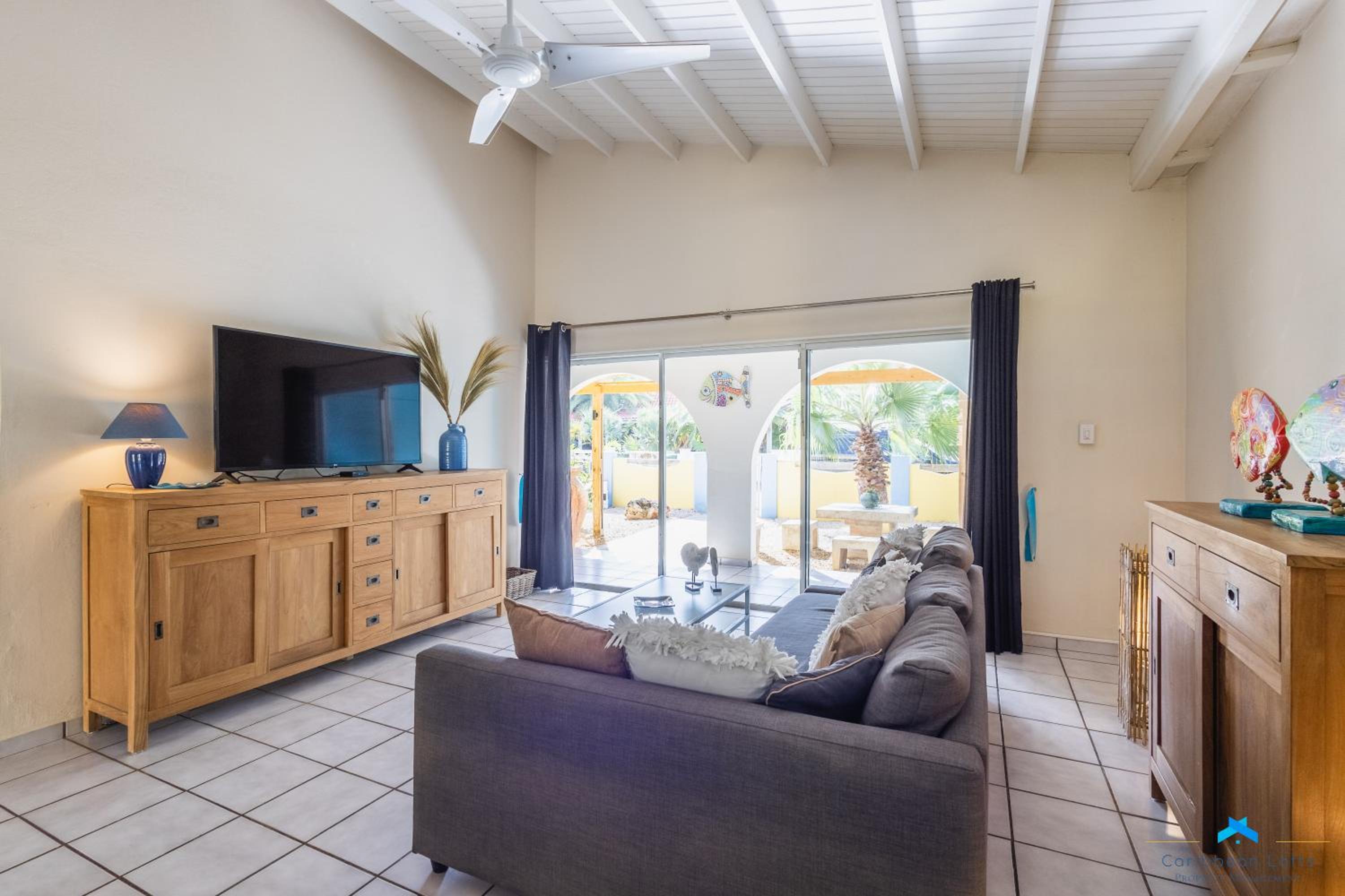 Caribbean Vibes / 2 bedroom house with big terrace