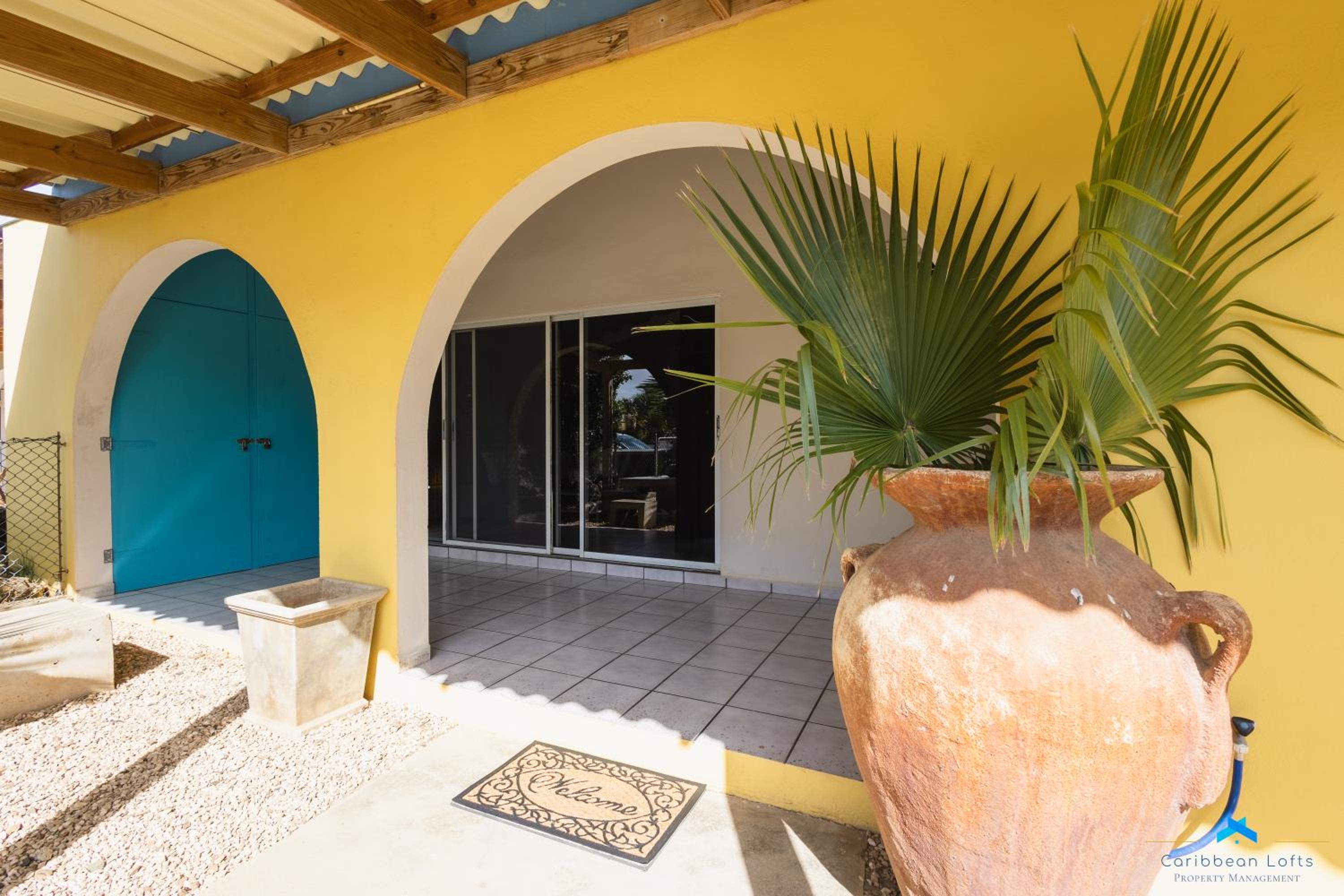 Caribbean Vibes / 2 bedroom house with big terrace