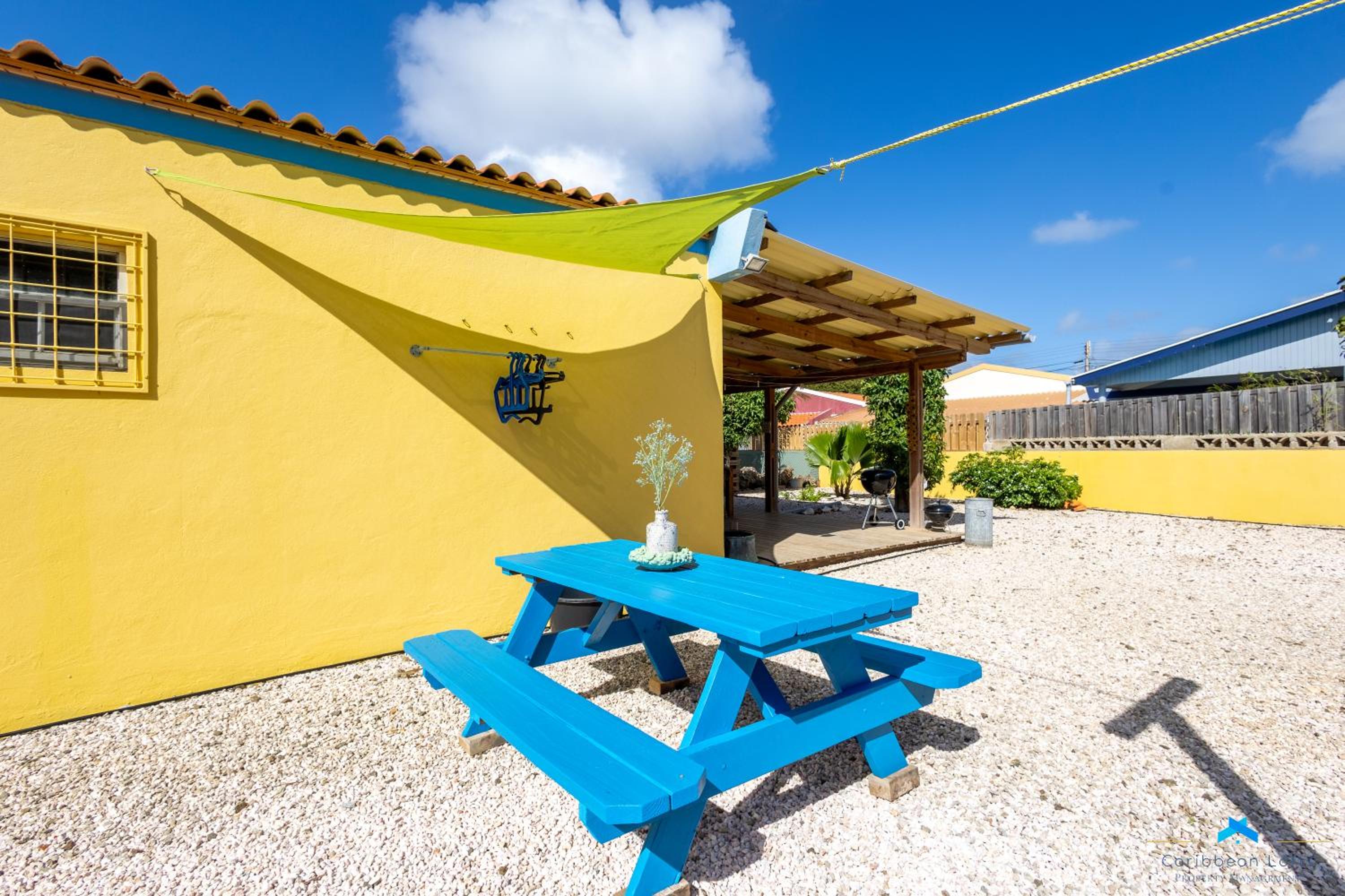 Caribbean Vibes / 2 bedroom house with big terrace