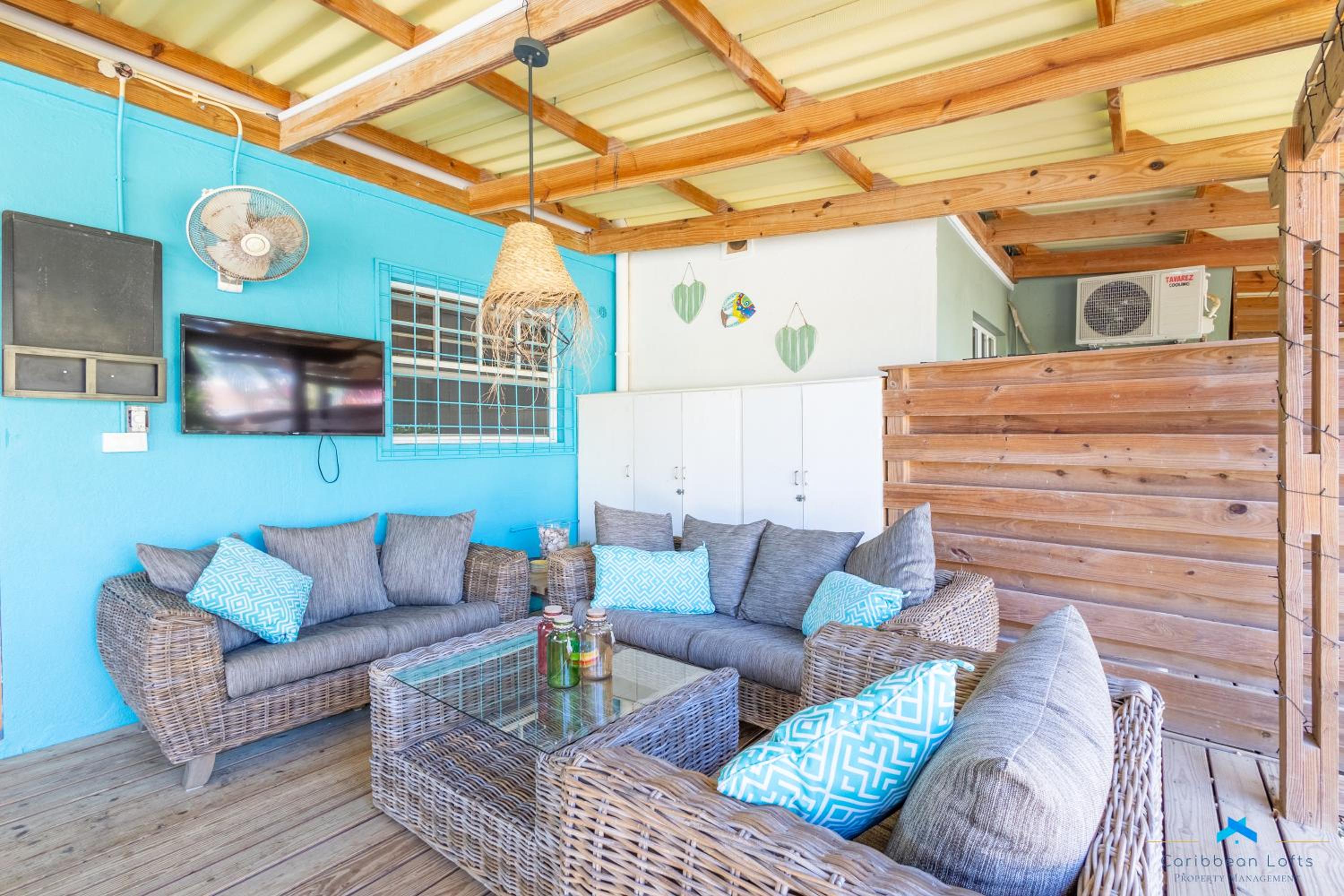Caribbean Vibes / 2 bedroom house with big terrace