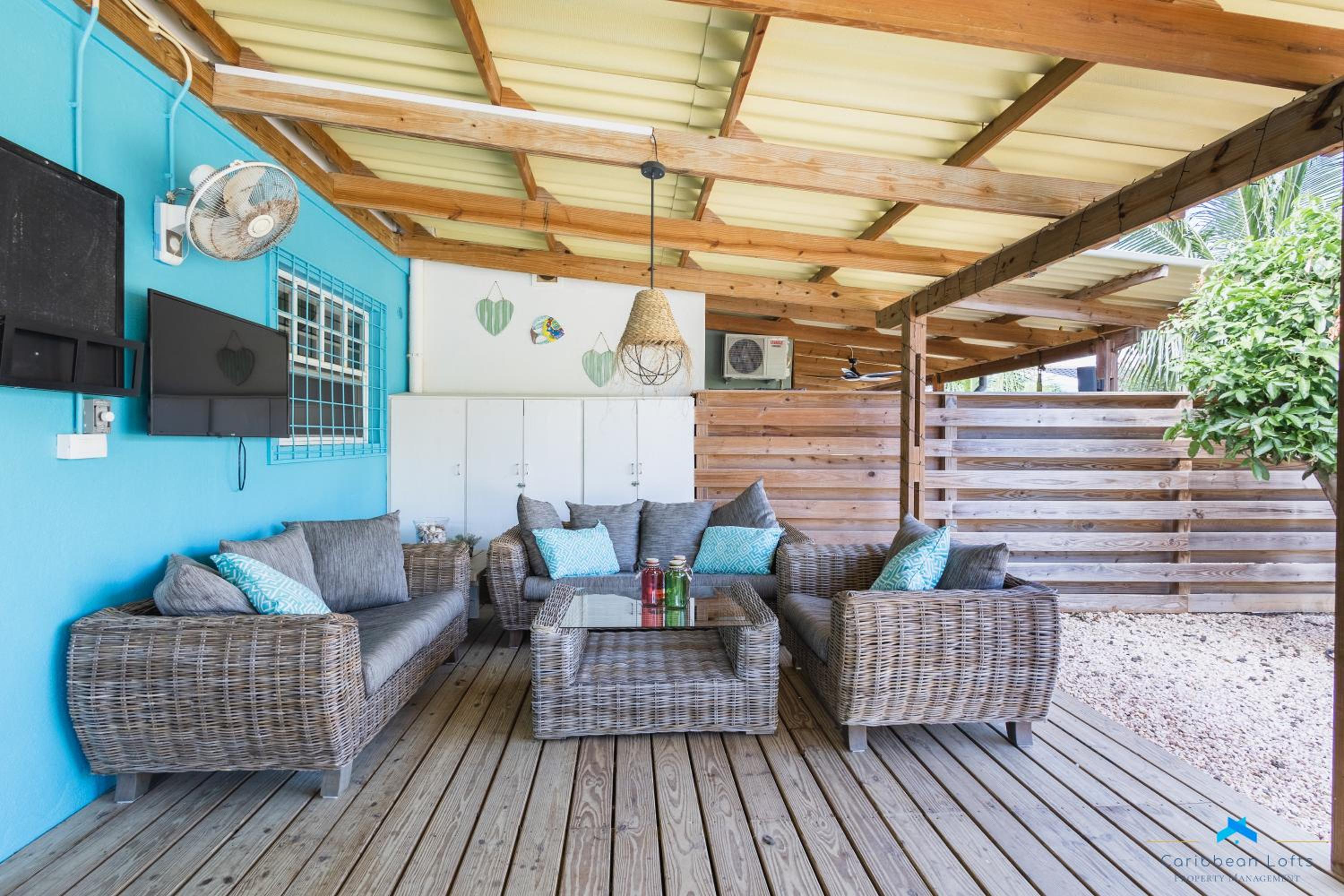 Caribbean Vibes / 2 bedroom house with big terrace