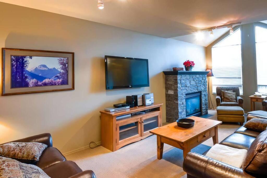Thunder Ridge Chalet by Fernie Lodging Company