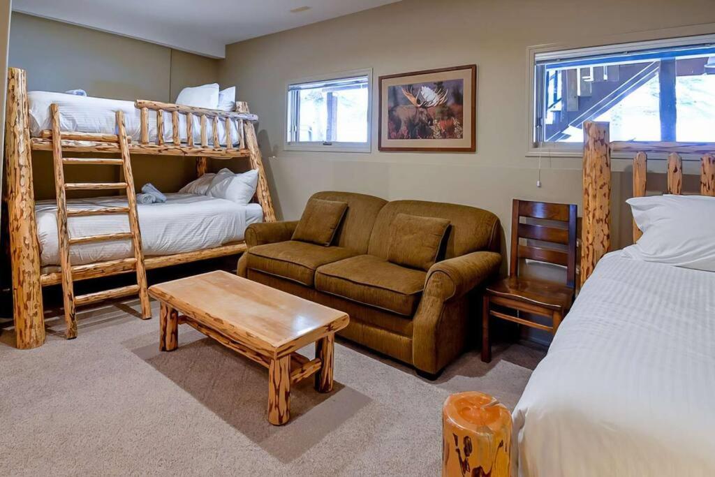 Thunder Ridge Chalet by Fernie Lodging Company