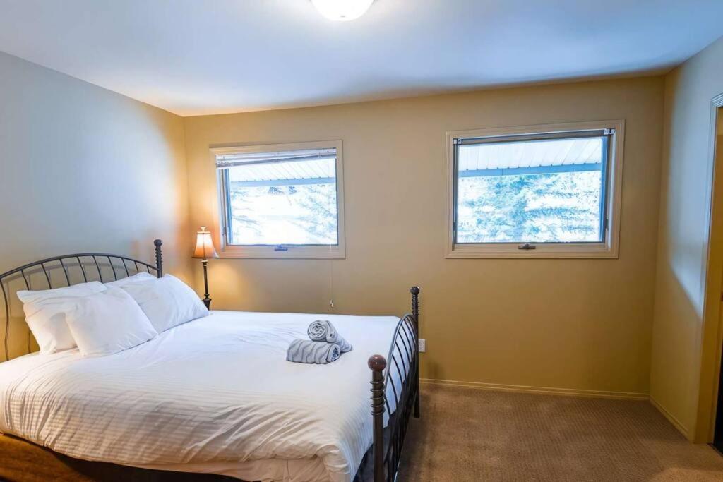 Thunder Ridge Chalet by Fernie Lodging Company