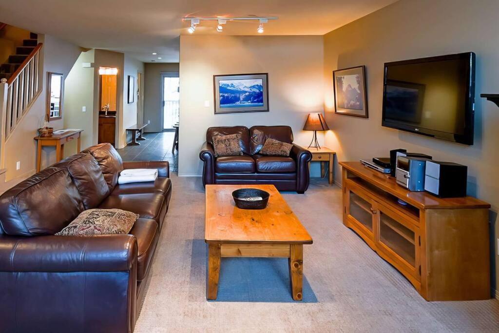 Thunder Ridge Chalet by Fernie Lodging Company
