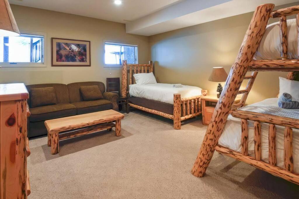 Thunder Ridge Chalet by Fernie Lodging Company