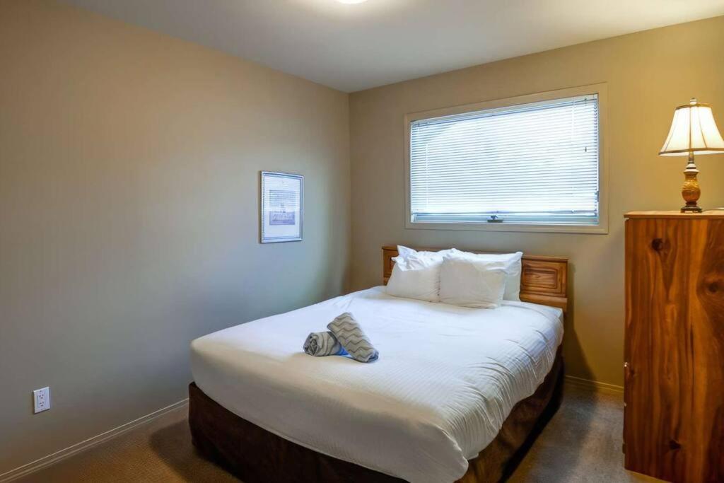 Thunder Ridge Chalet by Fernie Lodging Company