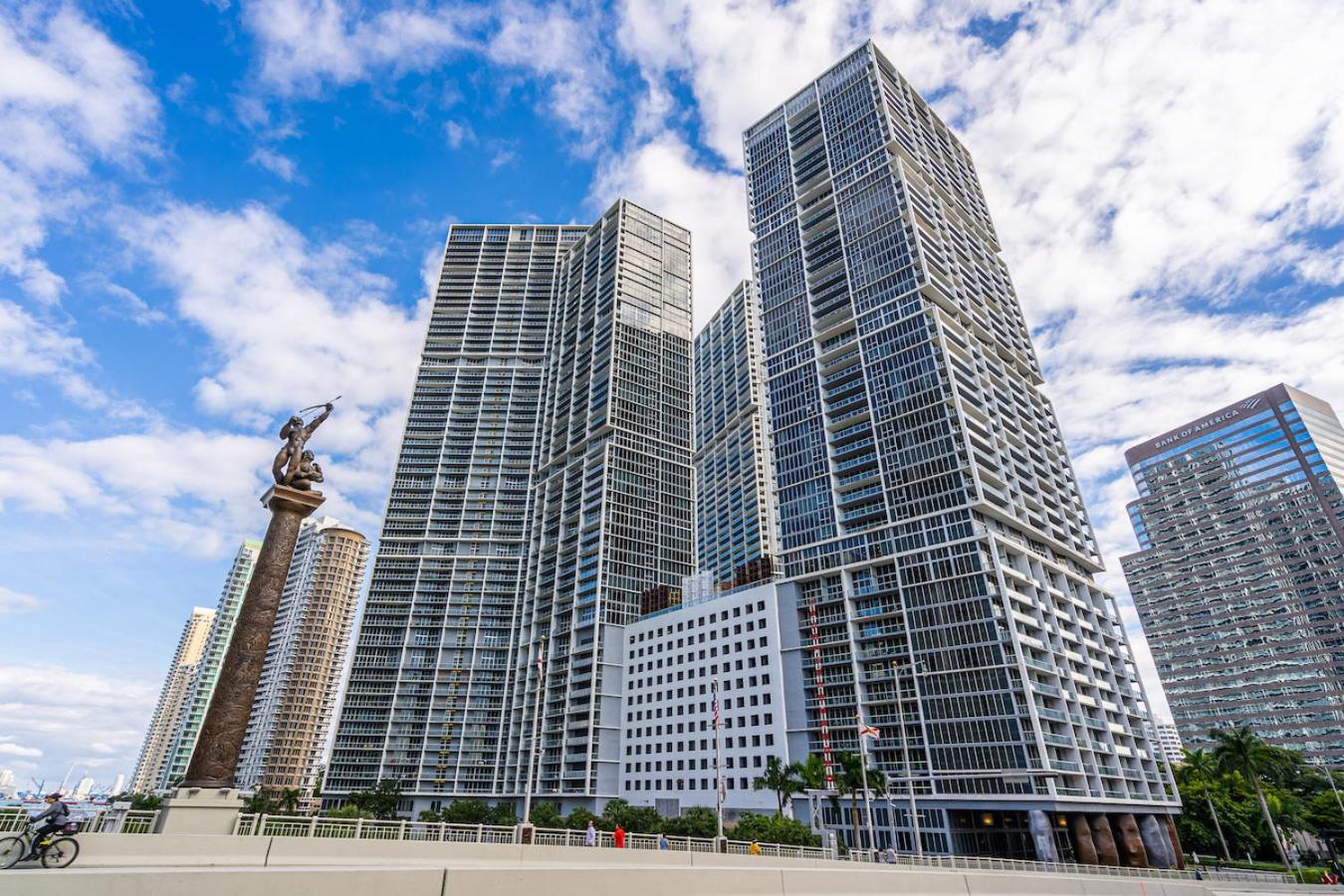 Modern High Rise One Bedroom at Icon Brickell (W)