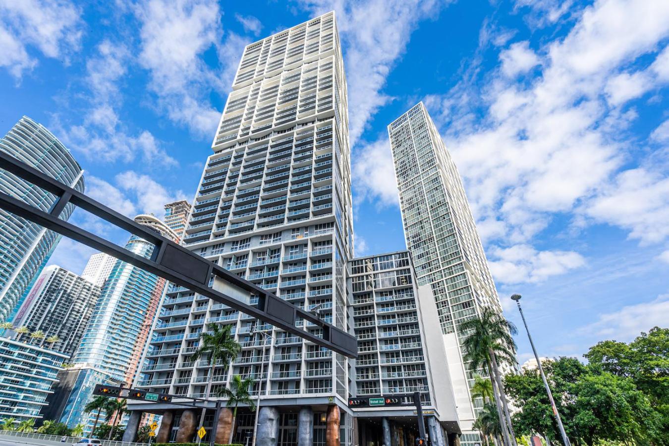Modern High Rise One Bedroom at Icon Brickell (W)