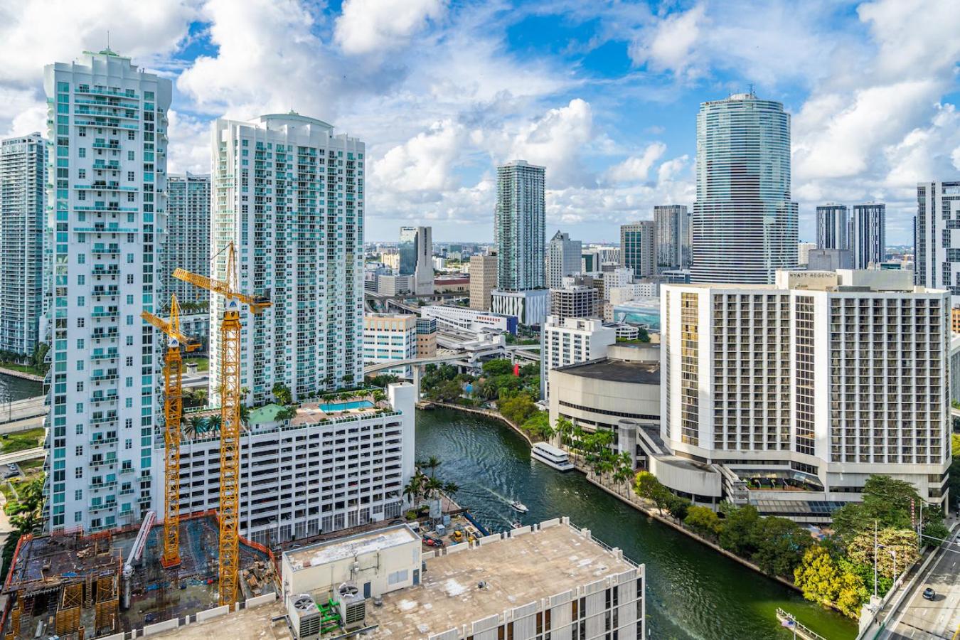 Modern High Rise One Bedroom at Icon Brickell (W)