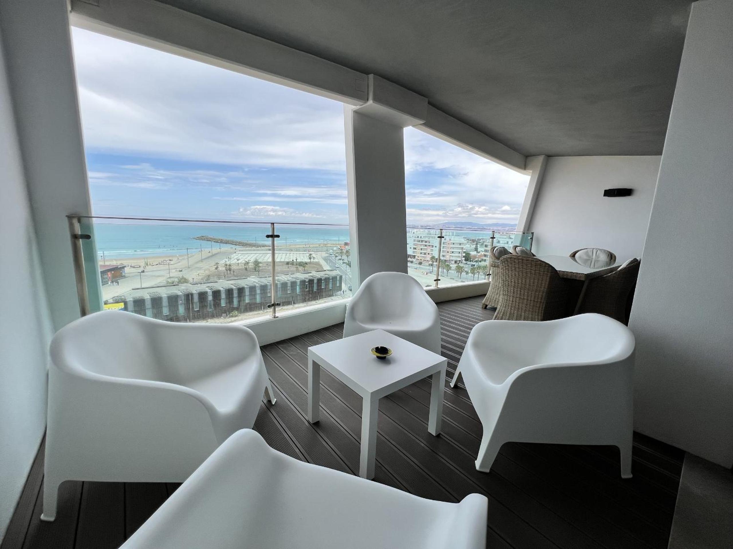 Front Line, Sea View, luxury Penthouse in Caparica view 4