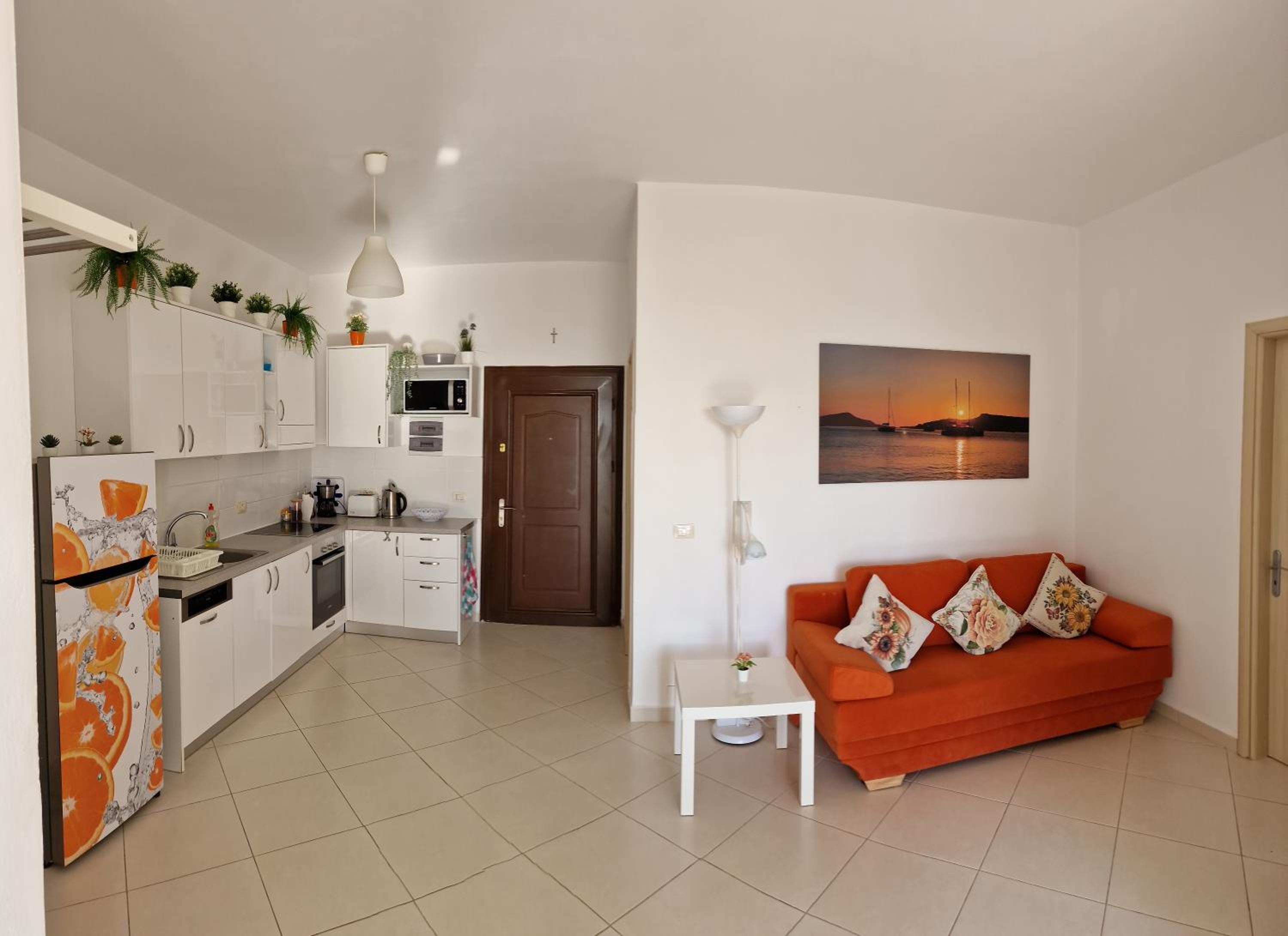 Orange Corner Apartment