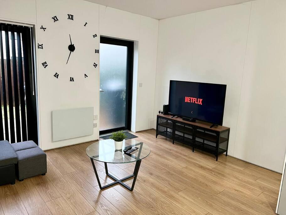 Large Townhouse 5 Beds with Two Parking Spaces - Manchester City Centre