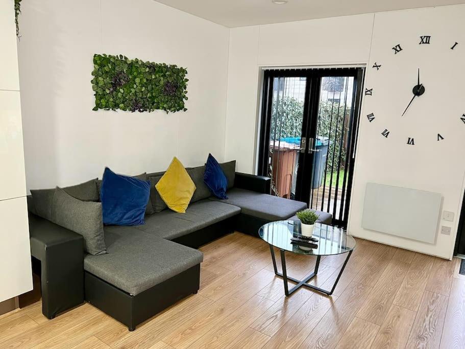 Large Townhouse 5 Beds with Two Parking Spaces - Manchester City Centre