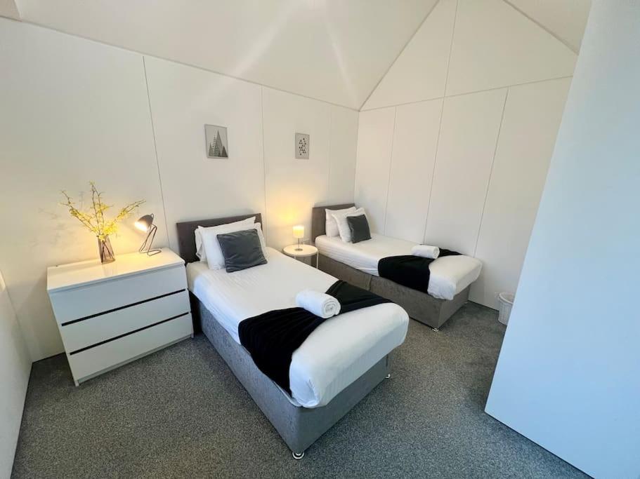 Large Townhouse 5 Beds with Two Parking Spaces - Manchester City Centre