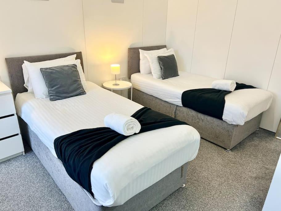 Large Townhouse 5 Beds with Two Parking Spaces - Manchester City Centre