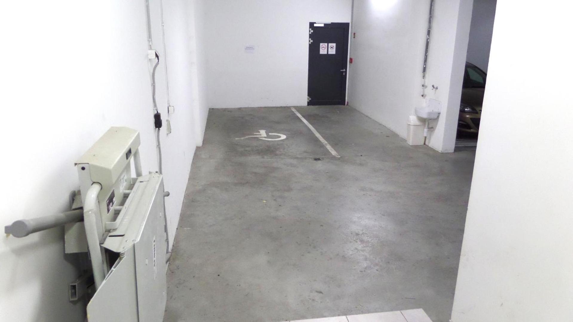 Maria's Family Home with free Parking
