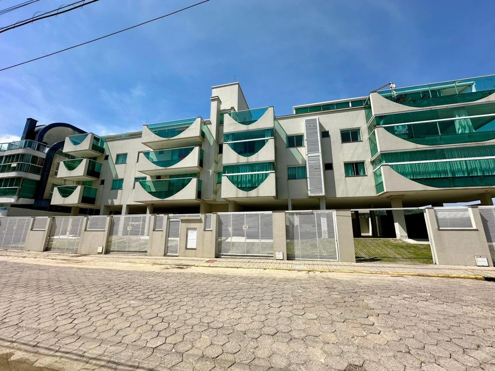 Residencial Ilha do Arvoredo - Praia de 4 Ilhas, próximo ao mar.