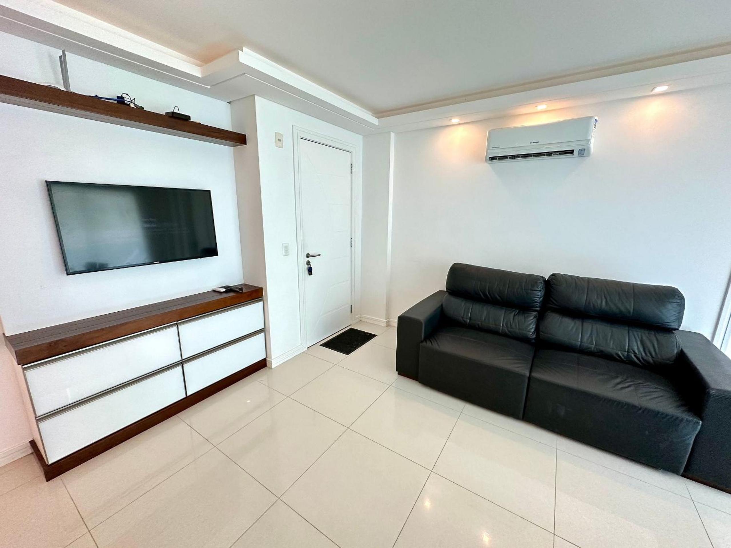 Residencial Ilha do Arvoredo - Praia de 4 Ilhas, próximo ao mar.