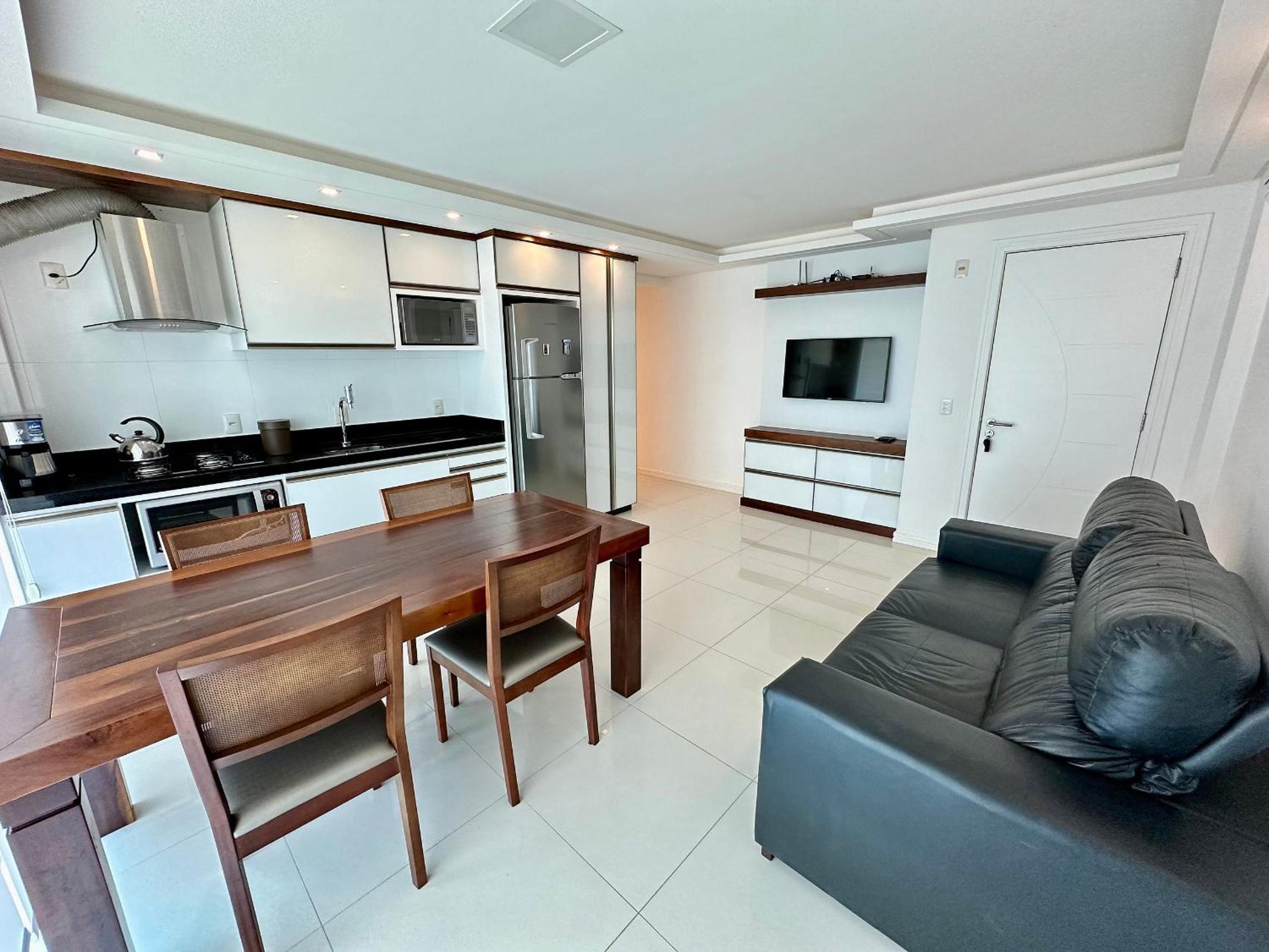 Residencial Ilha do Arvoredo - Praia de 4 Ilhas, próximo ao mar.