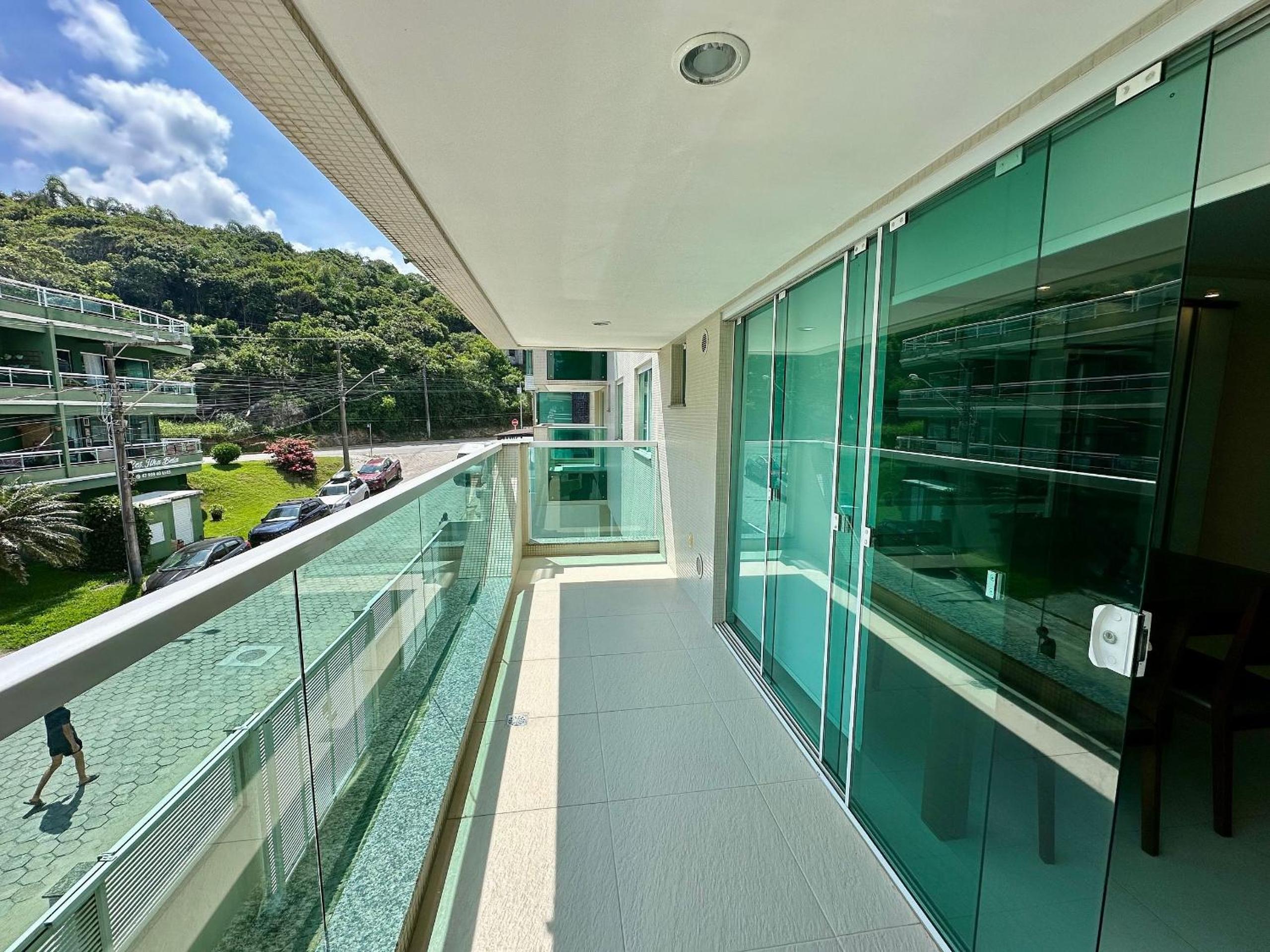 Residencial Ilha do Arvoredo - Praia de 4 Ilhas, próximo ao mar.