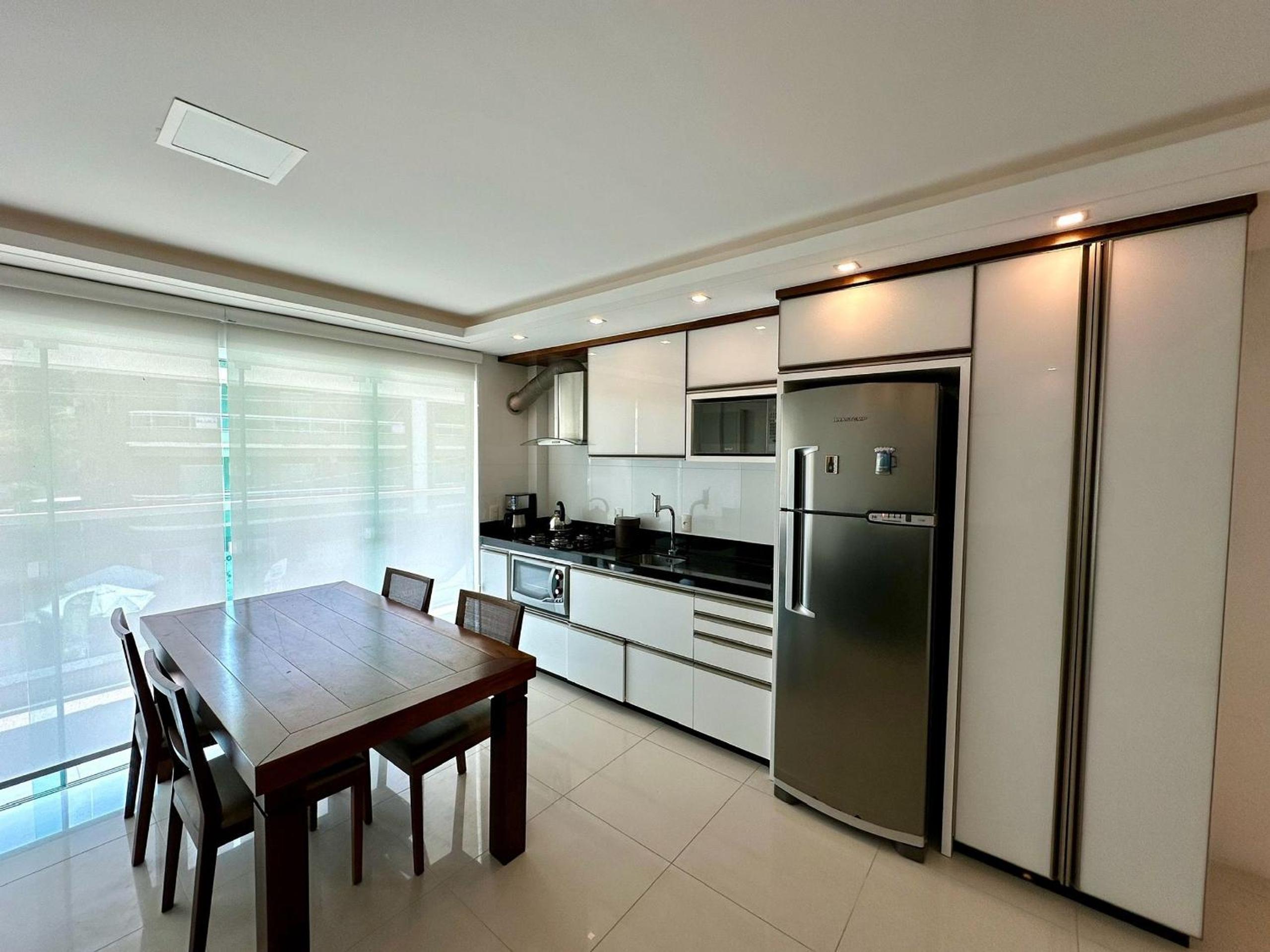 Residencial Ilha do Arvoredo - Praia de 4 Ilhas, próximo ao mar.
