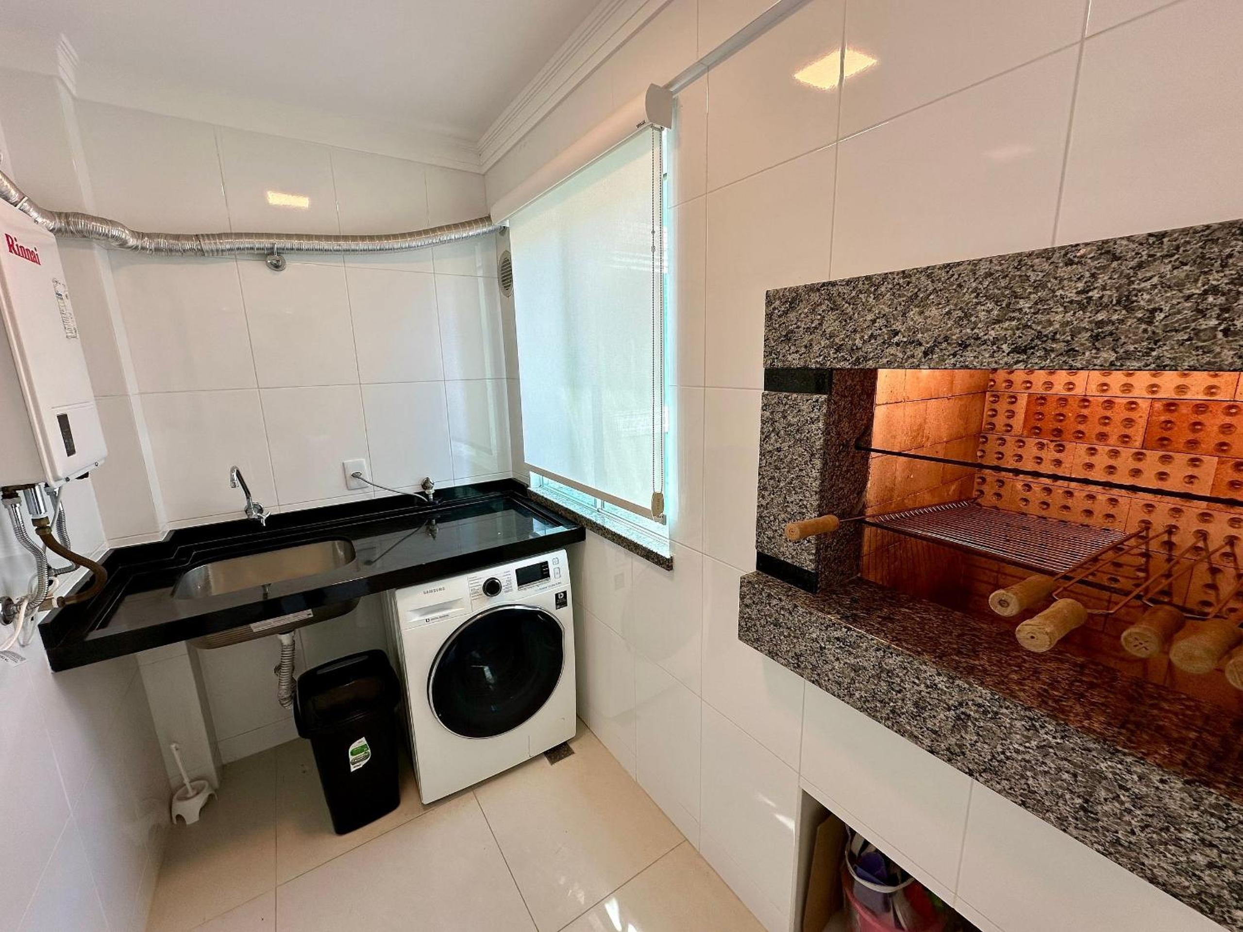 Residencial Ilha do Arvoredo - Praia de 4 Ilhas, próximo ao mar.