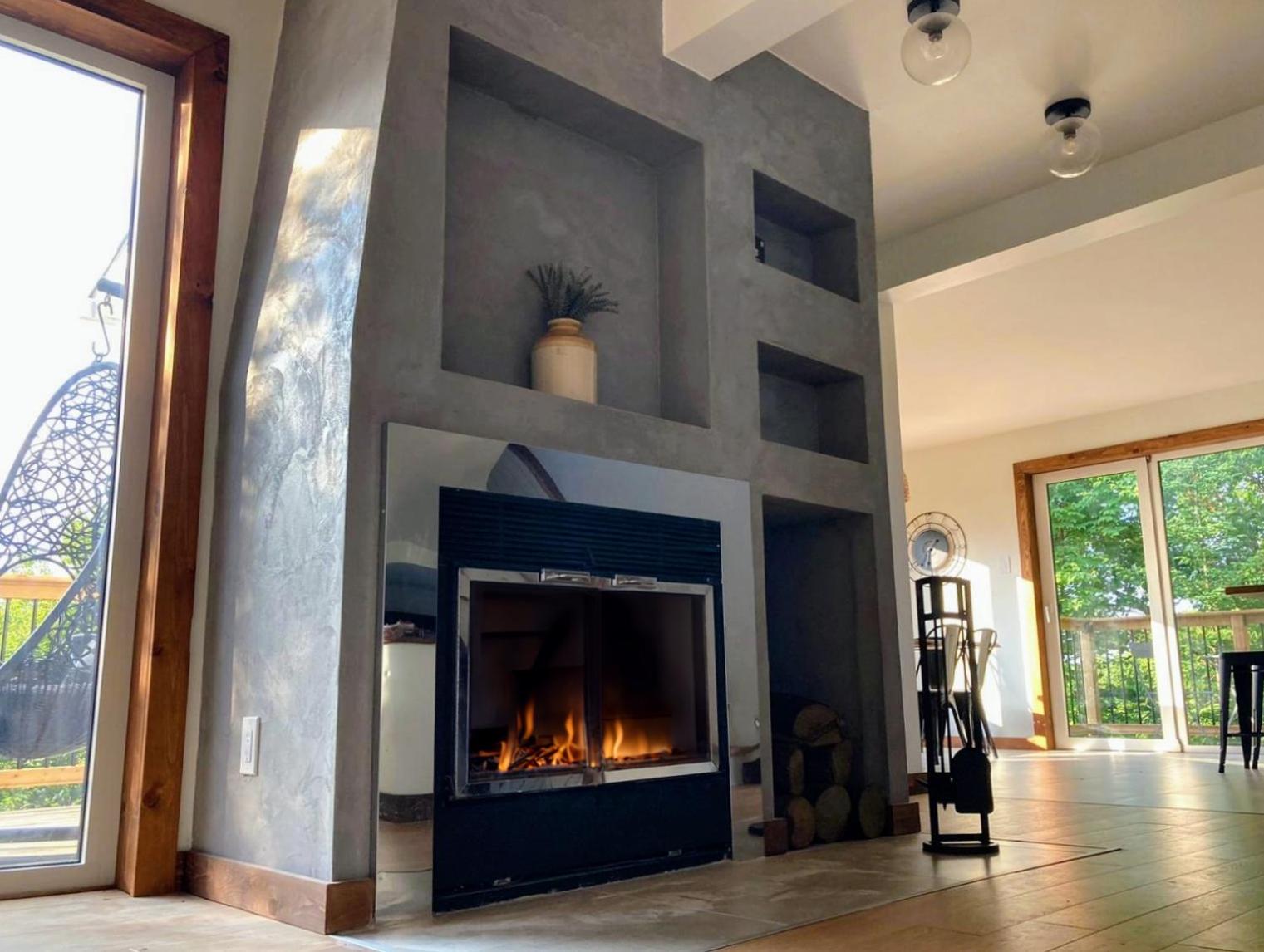 Ski in Tremblant & Mont Blanc - Views, Spa and Pool table