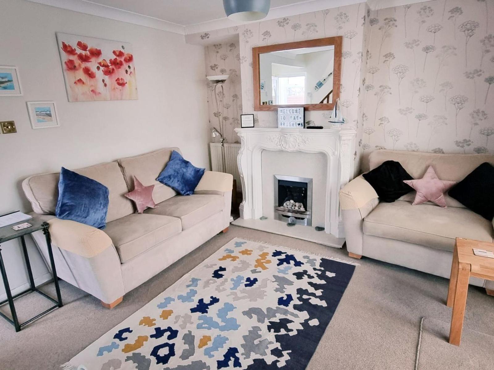 Sunny Queens Park Home - Garden & Private Parking view 4