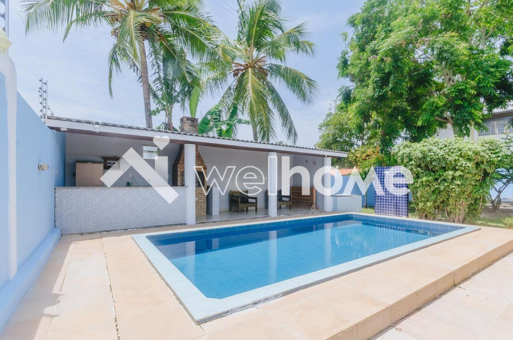 Casa com piscina e churrasqueira em Camaçari