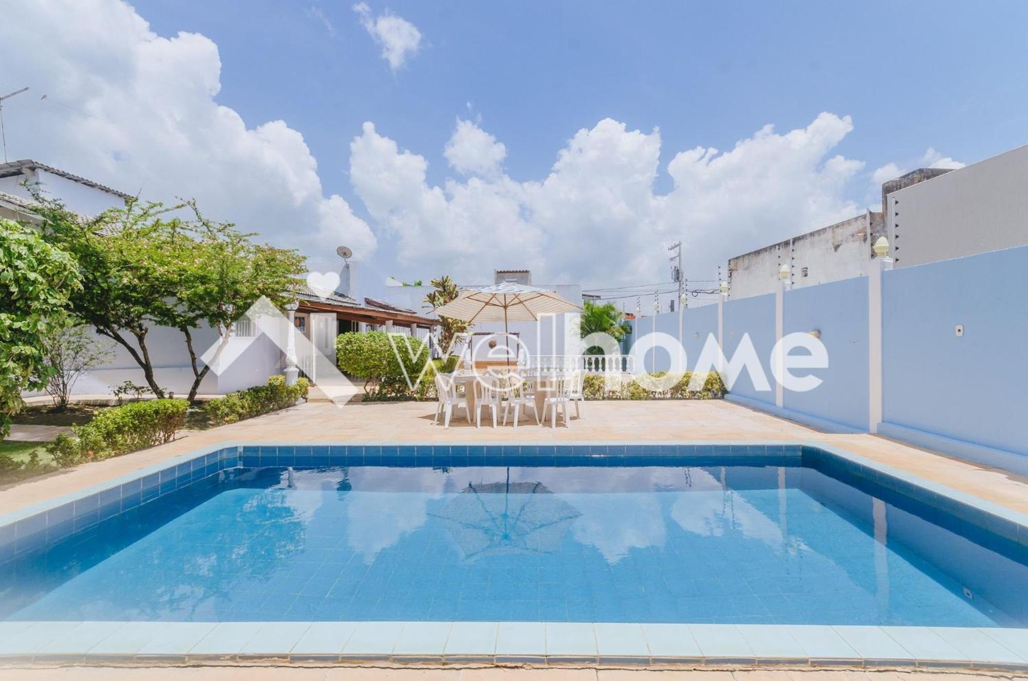 Casa com piscina e churrasqueira em Camaçari